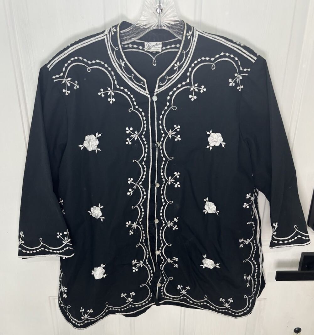 Vintage Leandra Crochet Embroidered Black White Floral Snap Jacket Boho Mandarin